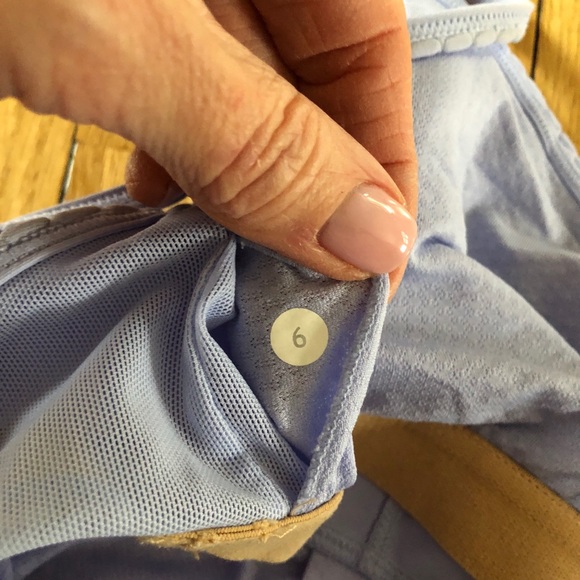 Lululemon athletica workout top - Picture 4 of 4